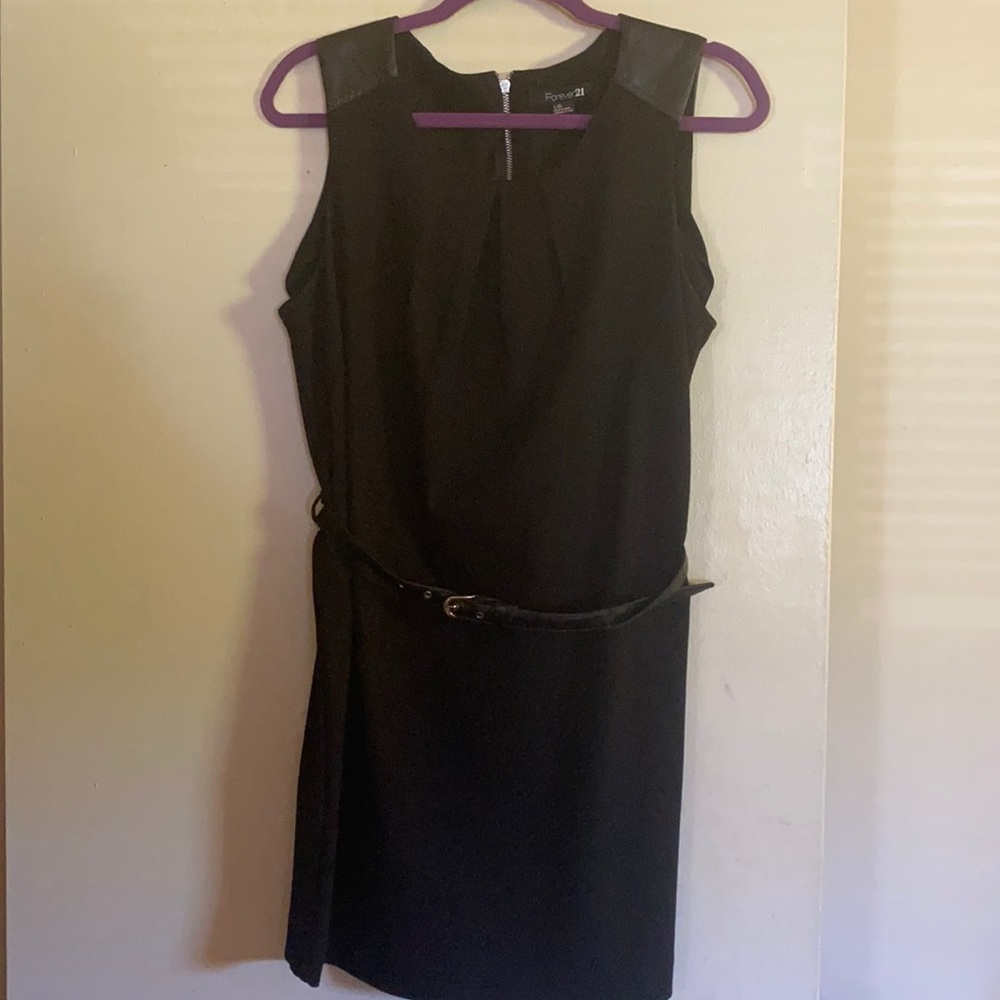 Cute black dress size large!